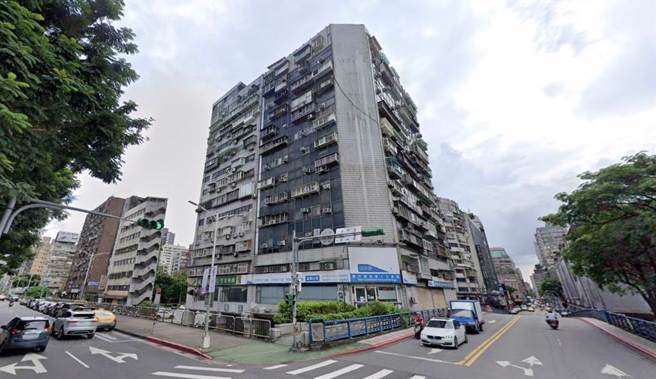 買房最怕買到凶宅？律師解析台灣特有的「凶宅」法律文化，從內政部函釋到法院判決的認定標準一次看懂！跳樓事件該如何判斷專有或共有部分？深度了解凶宅是否構成「物之瑕疵」，保障您的購屋權益。